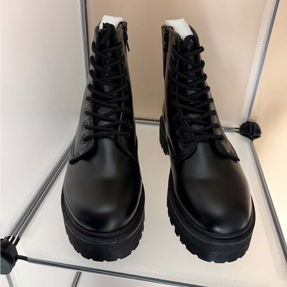 Qupid Women's Chunky Lace Up Combat Black Leather Boots Size 8 NWT - Picture 5 of 10